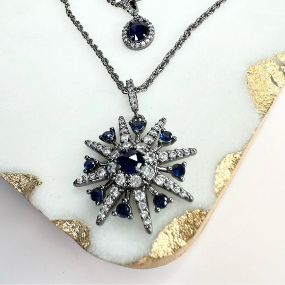 Bomb Party Reign Villain Collection A Queen's Pendant RBP7650 Sapphire Blue NWT - Picture 6 of 8